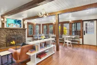Phoenicia Lodge Hotels in Lexington