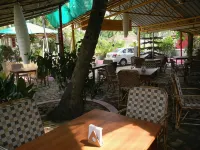 Maria Paulo Guest House Bar and Restaurant Hotels in Cola