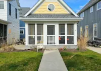 Scenic River Views and Cozy Loft Space - Charming Cottage Retreat
