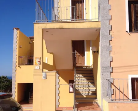 モダン 1 ベッド アパートメント スリープ 3 シービュー オンリー 700mt フロム シー ヴァッレドーリアのホテル