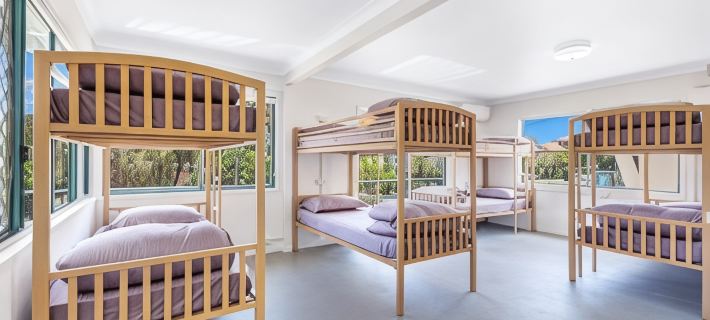 Surf Inn Boutique Backpackers - Free Breakfast Hotels in Surfers Paradise