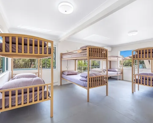 Surf Inn Boutique Backpackers - Free Breakfast Hotels in Gold Coast