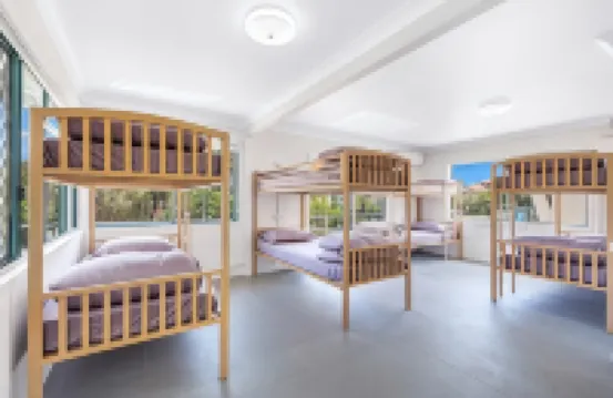 Surf Inn Boutique Backpackers - Free Breakfast