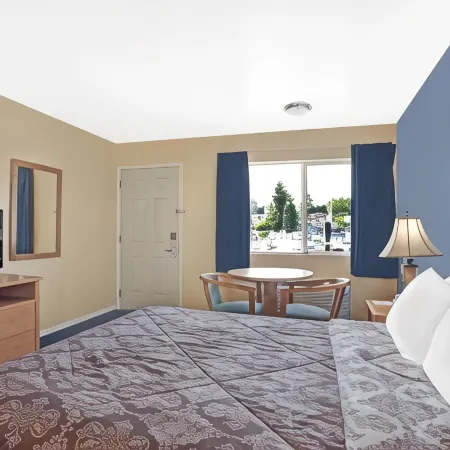 Days Inn by Wyndham Seattle North of Downtown Отели рядом с достопримечательностью «Торговый центр Northgate»