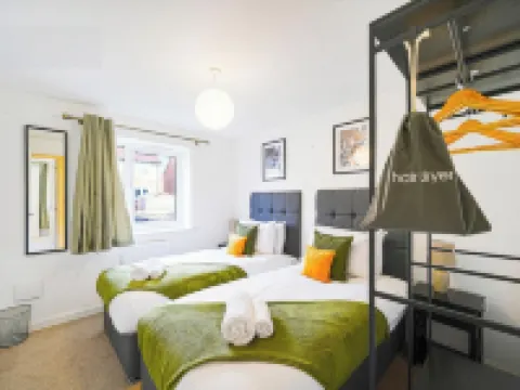 由REDWOOD STAYS提供的Woolhampton Drive房子 貝辛斯托克住宿飯店