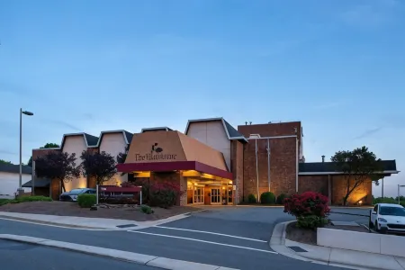 Hawthorne Inn & Conference Center Отели рядом с достопримечательностью «Winston-Salem Fairgrounds»