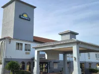 Days Inn & Suites by Wyndham Pasadena Hôtels à : Pasadena