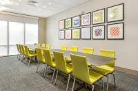 Holiday Inn Express & Suites Carrollton West