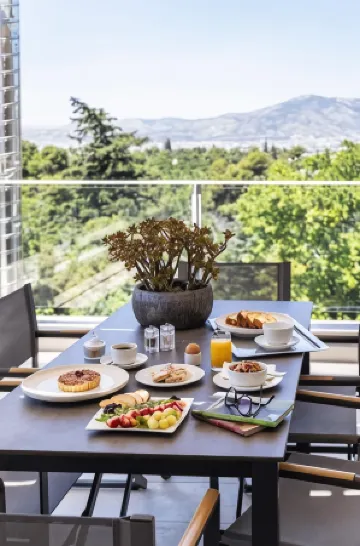 The Y Hotel Отели в г. Кифисия