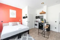 Ecla Paris Massy Palaiseau Hotel dekat Square de la Rue de Paris