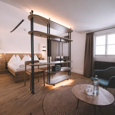 ArtHotel Blaue Gans Hotels near Felsenreitschule