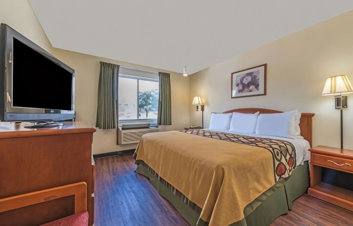 Super 8 by Wyndham Denton