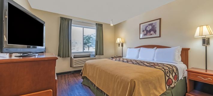 Super 8 by Wyndham Denton Hotels in Denton