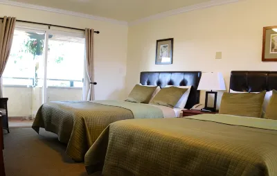 Bella Capri Inn and Suites Hotels near Oakley Vault