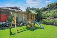 Cozy Coastal Hangout-Pool, Spa & Game Night Ready! فنادق في أوسيانسيدي