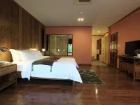VC@Suanpaak Boutique Hotel & Service Apartment Hotels near Hai Ya