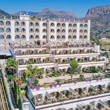 Hotel Olimpo le Terrazze Отели рядом с достопримечательностью «Пляж Спизоне»