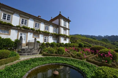 Paço de Calheiros - Turismo de Habitação فنادق في Correlha
