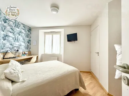 Logis Hotel le Laurier Fleuri Отели в г. Сен-Себастьян-Сюр-Луар