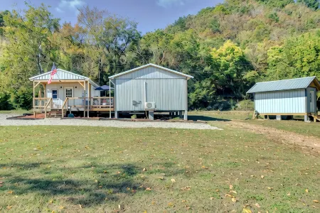 Norfork Studio Escape Walk to White River!