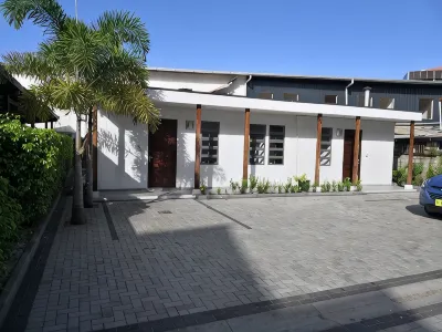 Bij Brakke Hotels near Fort Zeelandia