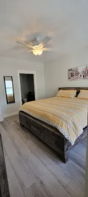 Newly Built Lakefront Condo Hotels in der Nähe von Harker House