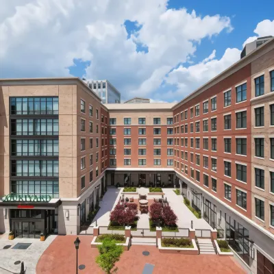 Courtyard Richmond Downtown Hotels near White House of the Confederacy