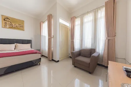 Wisma Brata 2 Mitra RedDoorz Отели в г. Warudoyong