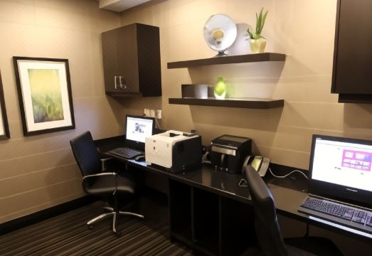 2. 햄프턴 인 & ..