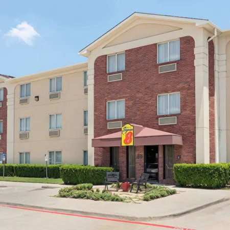 Super 8 by Wyndham Grapevine/DFW Airport Northwest
