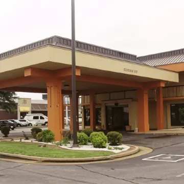 Econo Lodge Inn and Suites - Jackson