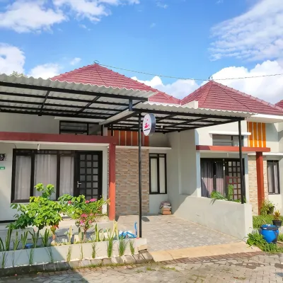 Flaz Villa Hotels near Badut Temple