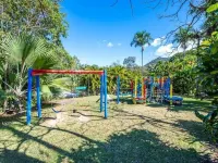 Magnetic Island Resort Studio - Relax, sun, swim, fish, beach and lovely gardens Hotels in Nelly Bay