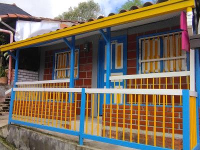 House 5 blocks from main park, private