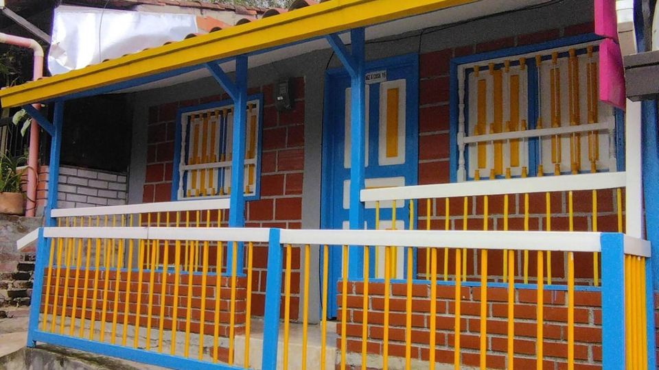 House 5 blocks from main park, private