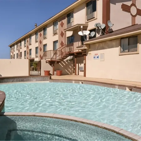 Super 8 by Wyndham Carlsbad