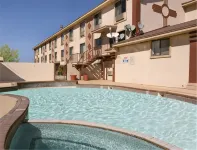 Super 8 by Wyndham Carlsbad - Uima-altaat