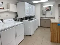 Partial Ocean King Studio w/ Kitchenette, AC &Pool - Homestays