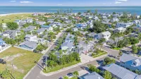 BEST LOCATION! NORTH END OF ANNA MARIA, FL , STEPS TO BEACH & DINING - UNIT A
