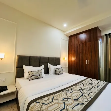 Hotel Frontier Prime Отели рядом с достопримечательностью «Железнодорожный вокзал Кота»