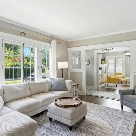Your Summer HQ!  Sleeps 11, Why Stay in 4 Rooms? Get the House!  Pet-Friendly!