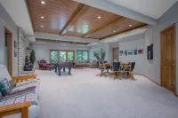 Expansive 5b6ba Countryside Home in welcoming Galena - 4つ星