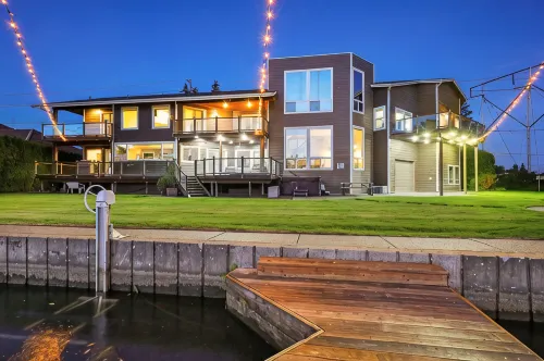 Waterfront perfection with multiple bedrooms & bathrooms - 5000 sf - 4-Star