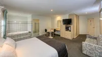 Charles Rasp Motor Inn & Cottages