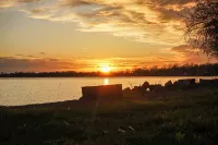Lake Champlain 2-bedroom cottage with kayaks and bikes in beautiful Alburgh.