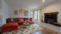 Poconos Nest & Nook: A Cozy King & Queen 2BR with a jacuzzi room facing nature - 3-Star