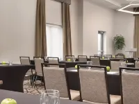 Home2 Suites by Hilton Birmingham Downtown Отели рядом с достопримечательностью «Научный Центр МакУэйн»