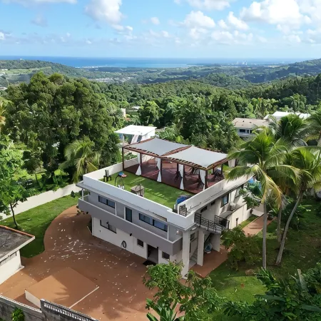 Casa Bella - El Yunque Rainforest Mansion with Panoramic Views + Rooftop Lounge