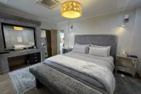 Luxury Rustenburg Villa | Pool, Braai & Fast Wi-Fi - Villas