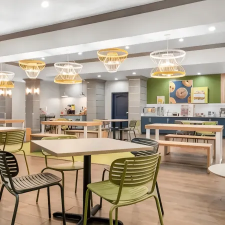Spark by Hilton Amarillo Western Plaza Отели рядом с достопримечательностью «Техасский военный мемориал Панхэндл»